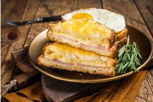 croque-madame a tányéron
