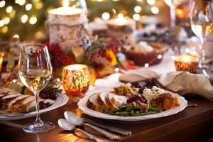 ünnepi ételek az asztalon