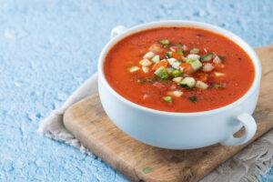 gazpacho leves az asztalon